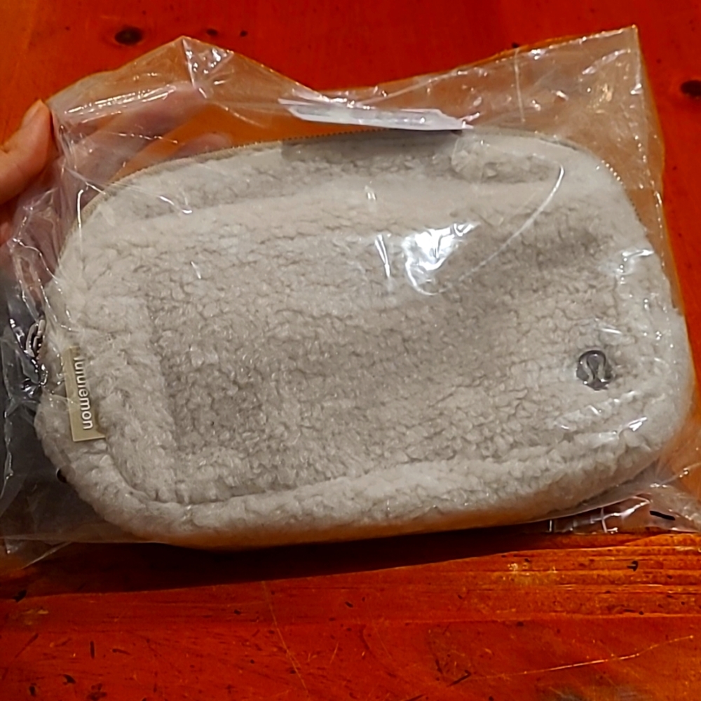 Cream sherpa lululemon belt bag new in bag